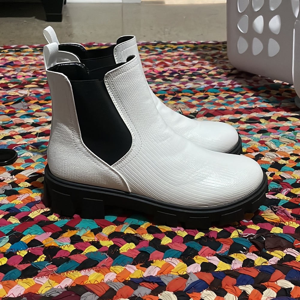 True craft white boots.